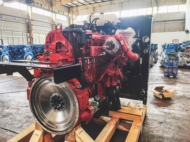 Motor marino con sistemas de combustión avanzados intraborda