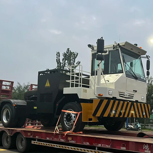 Camión terminal portuario de baja velocidad CMAC EV Tractor 4x2