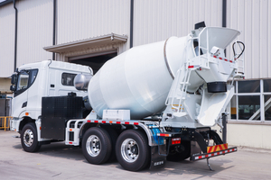 Coche resistente conveniente del mezclador concreto de los camiones del uso 8x4Heavy con el compresor de aire