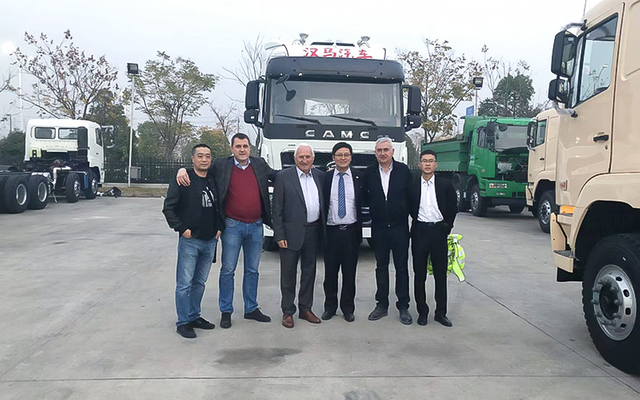 Camión pesado de bajo consumo de combustible, proveedor confiable de camiones pesados